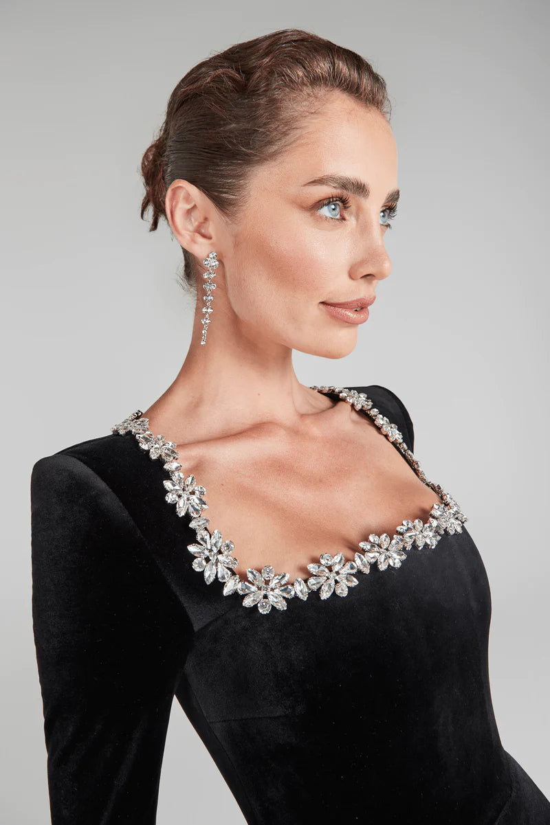 Emilia - Elegant Velvet Dress with Square Neck Design