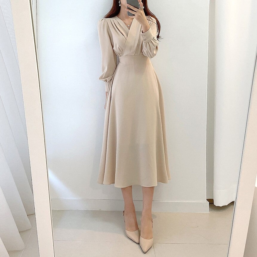 Stylish A-Line Dress Featuring V-Neck and Puff Sleeves